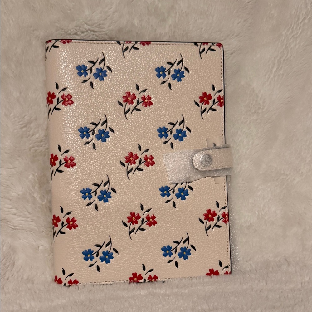 Coach Notebook With Floral Print CU266 in leather Silver/ Chalk Multi NWT